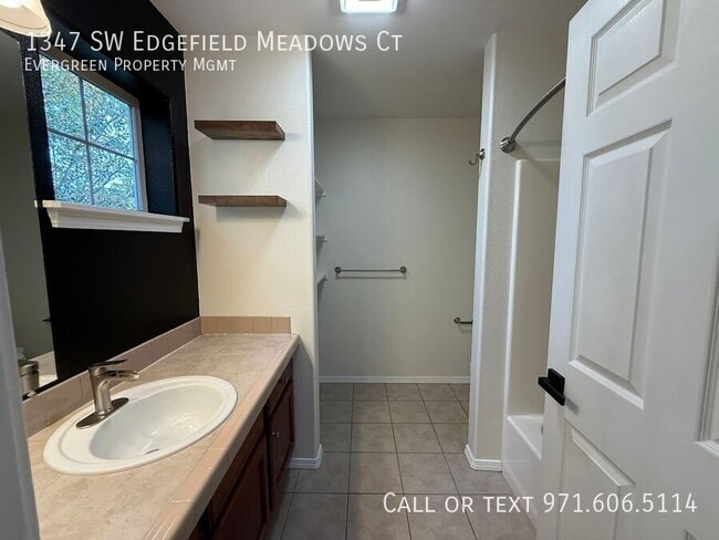Building Photo - 1347 SW Edgefield Meadows Terrace