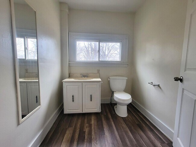 Building Photo - 588 Sanford Ave