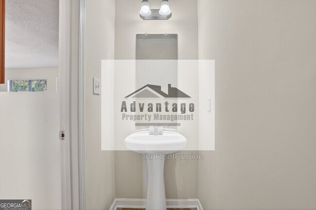 Building Photo - 8100 Oakley Cir