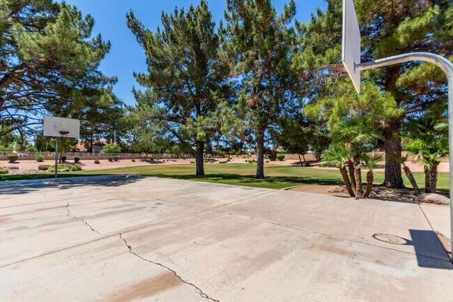 Building Photo - 1630 S Lemon