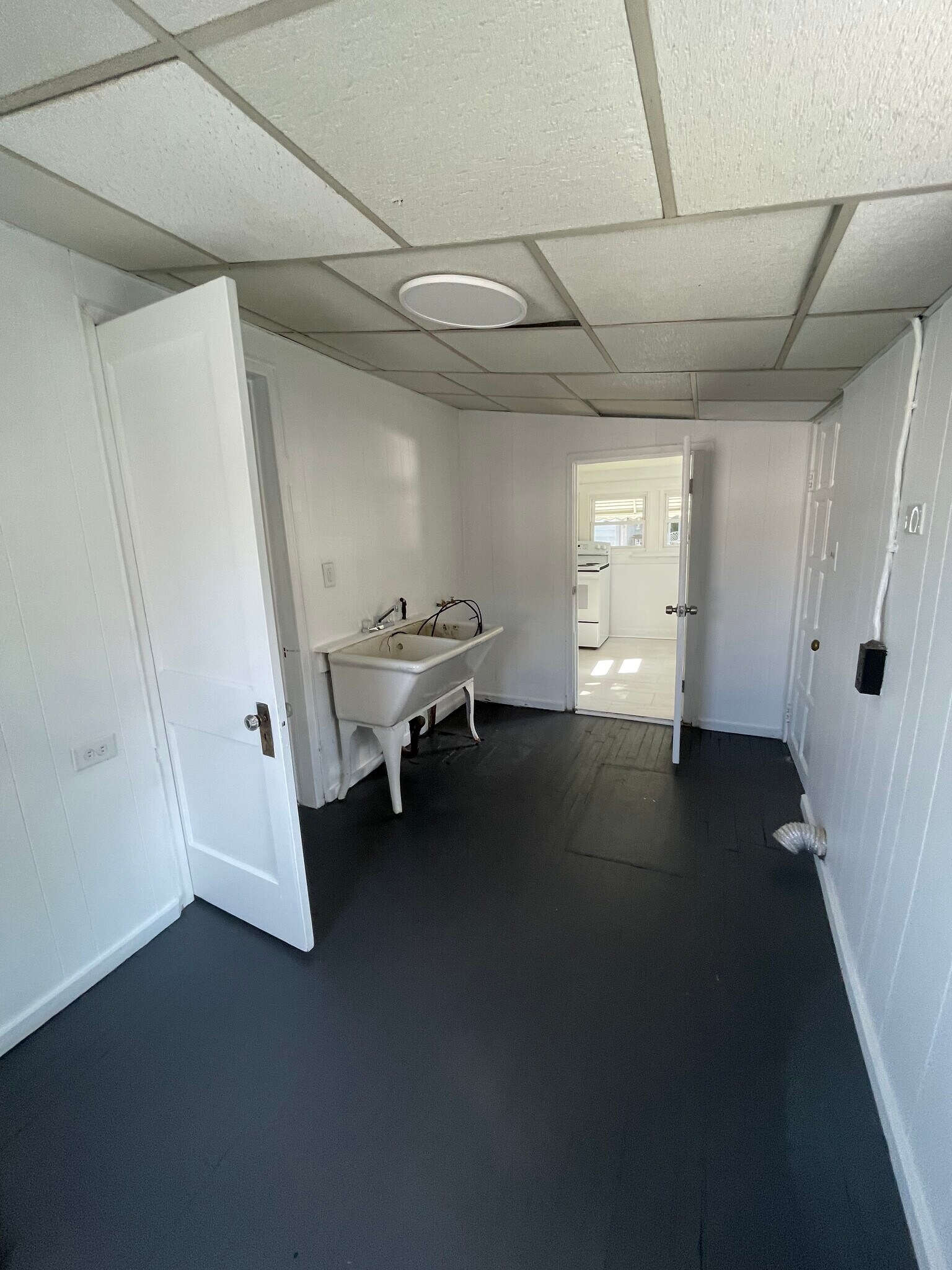 Enclosed back porch. Newly renovated. Washer/dryer ready. - 106 Water St