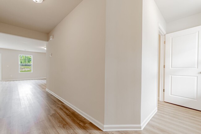 Building Photo - Like-New 4 Bedroom Home in Boulder Ridge –...