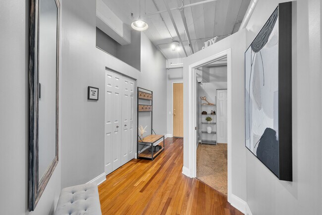 Building Photo - 124 W Polk St