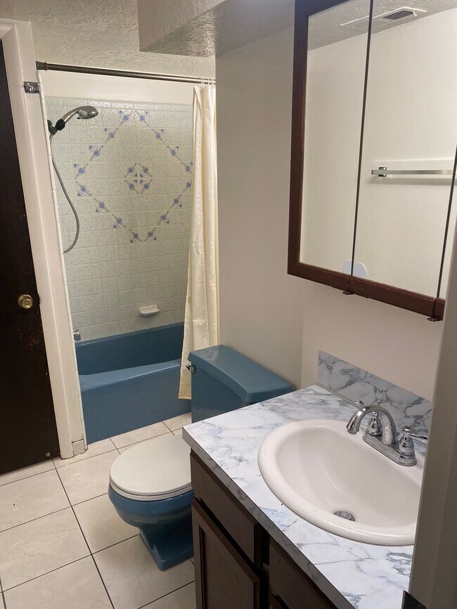 Building Photo - 2 Weeks Rent Free! Spacious 4 Bed, 3 Bath Condo in South Ogden