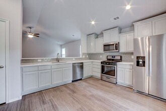 Building Photo - South Broken Arrow 4-Bedroom Home | Modern...