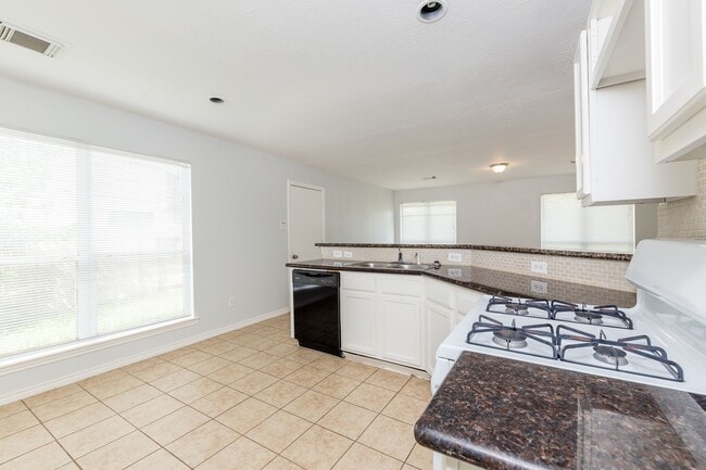 Building Photo - 7615 Greenwood Point Dr