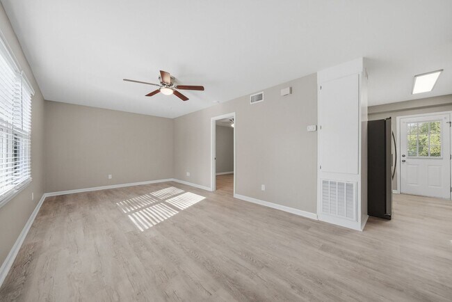 Building Photo - Renovated 1 Bed 1 Bath Condo in Prime Location!