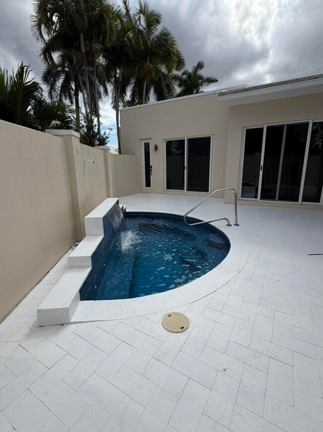 Building Photo - 17311 Bermuda Village Dr