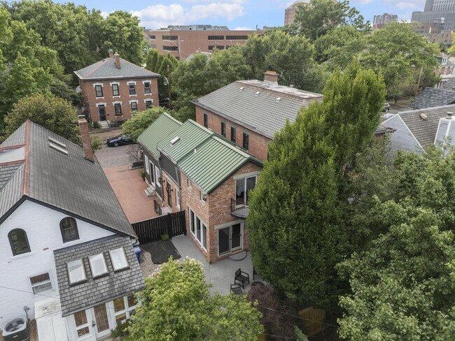 Building Photo - 610 City Park Ave