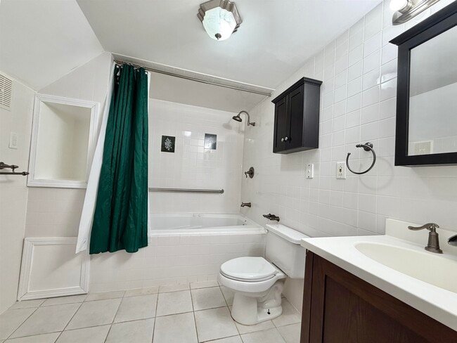 Building Photo - 62 Webster St