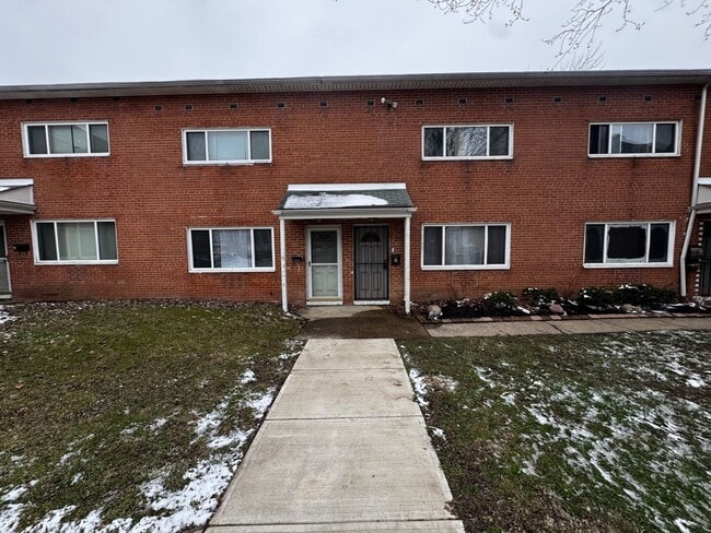 Building Photo - Charming 2-Bedroom Property in Prime Location