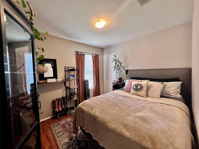 Building Photo - 744 Wales Way