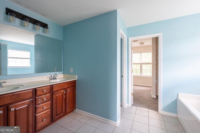 Building Photo - 7702 Parkside Dr