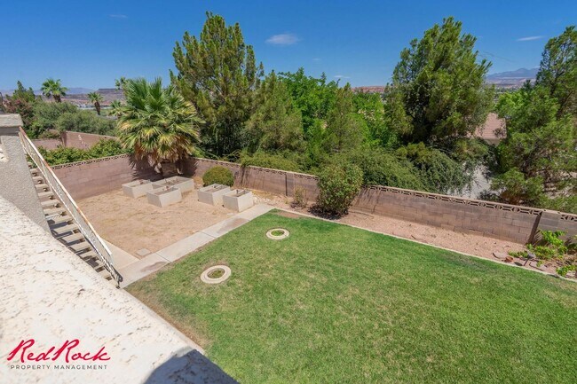 Building Photo - Spacious 6 Bedroom Home with a Balcony!