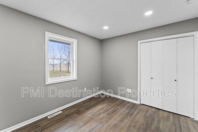 Building Photo - 2081 Willow Ln