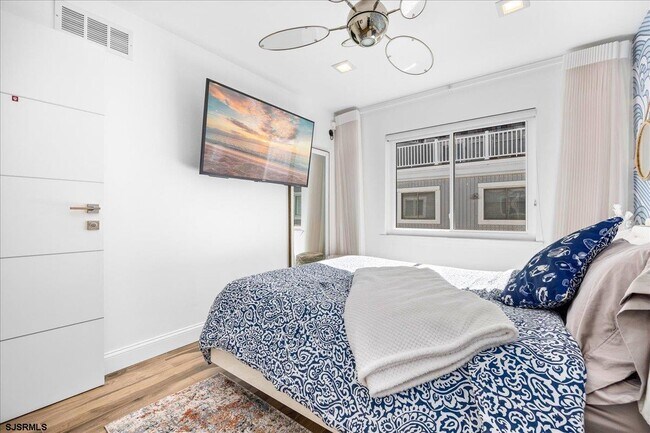 Building Photo - 9616 Pacific Ave