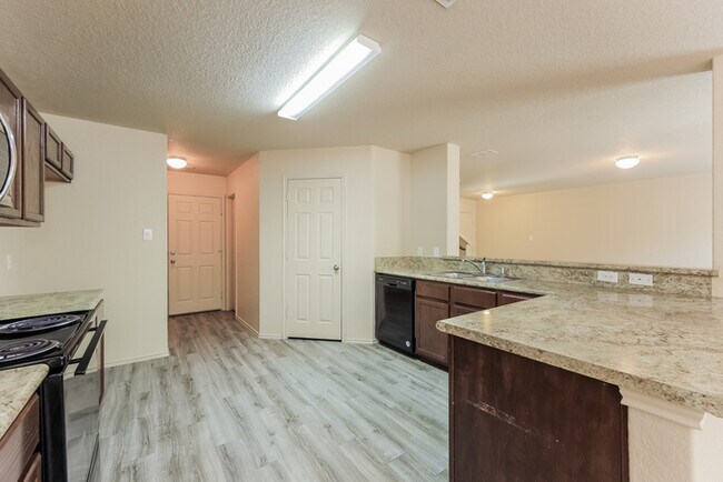 Building Photo - 5910 Aspen Gdn