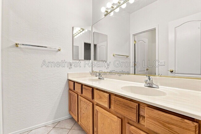 Building Photo - 7027 W Potter Dr