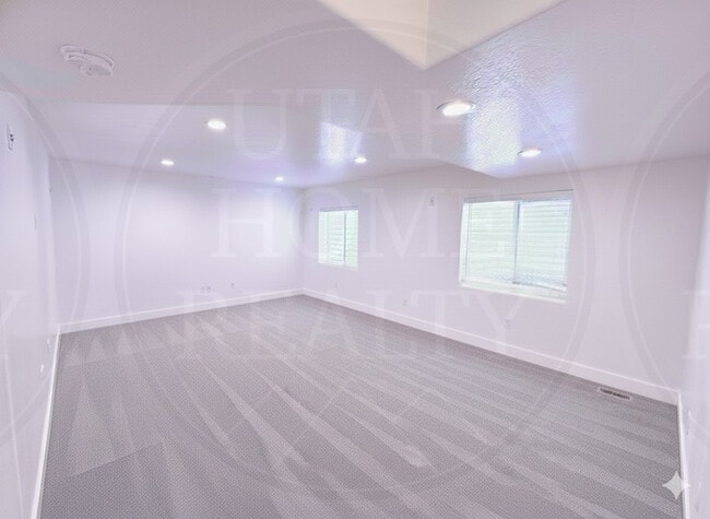 Building Photo - 441 E 260 N