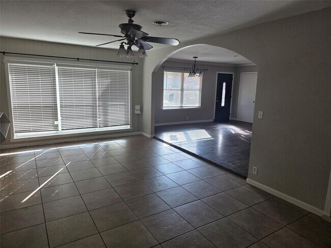 Building Photo - 715 Vogel Ave