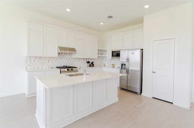 Building Photo - 6371 Iron Clover Dr