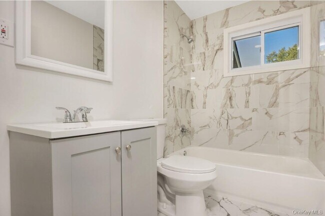 Building Photo - 178 N Ocean Ave