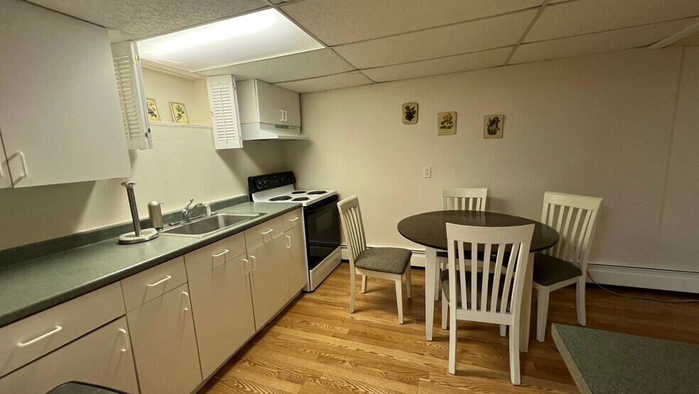 Building Photo - 102 Hillside Rd