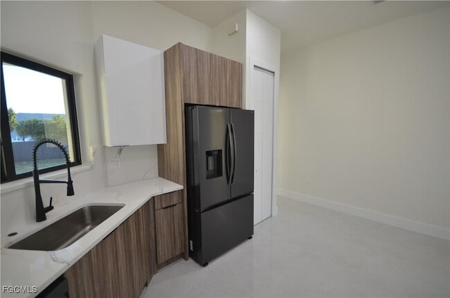 Building Photo - 2416 Diplomat Pkwy W