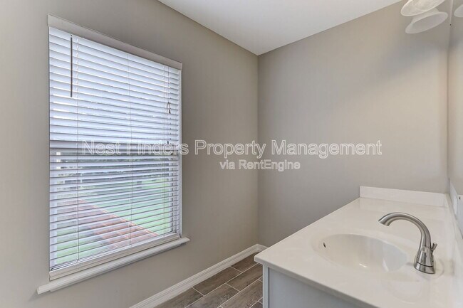 Building Photo - 172 King Arthur Ct