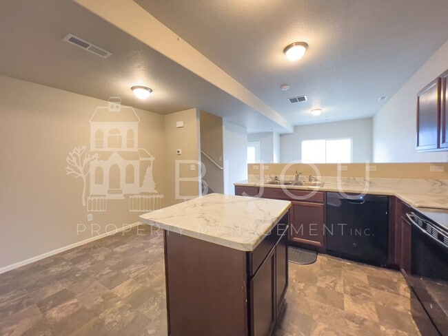 Building Photo - Spring Creek Townhome