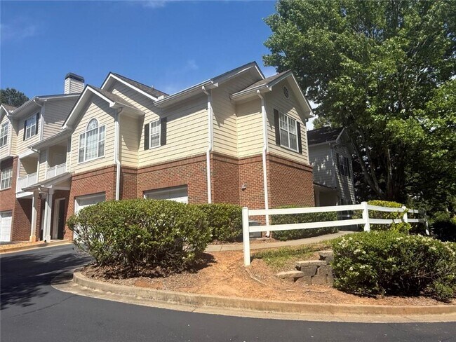 Building Photo - 411 Spring Heights Ln