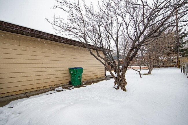 Building Photo - Northwest Fenced Yard One Story