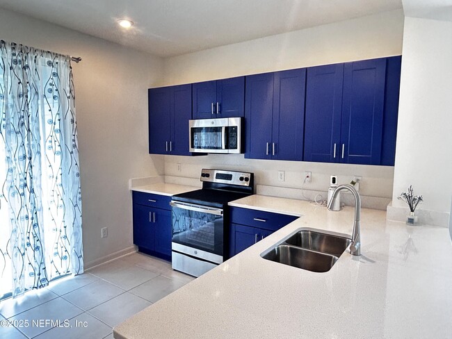 Building Photo - 379 Annies Pl