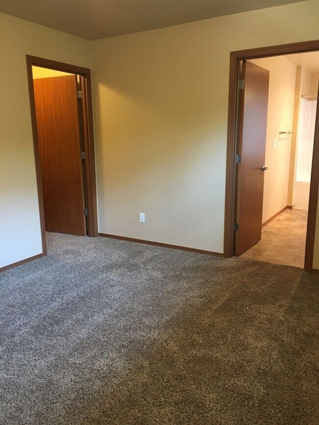 Building Photo - 1737 Stremler Dr