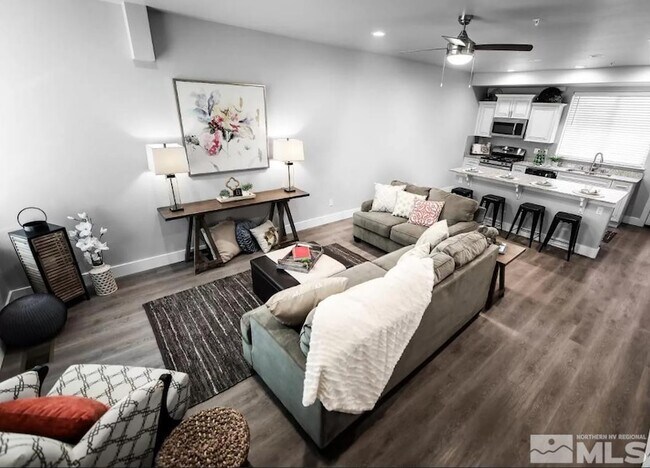 Building Photo - 730 Bluffs Ct