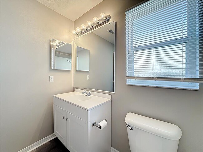 Building Photo - 13642 Emeraldview Dr