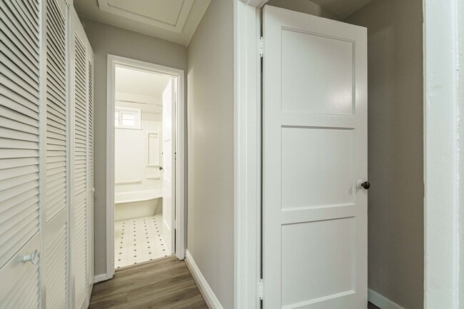 Building Photo - Krug 1201-1203