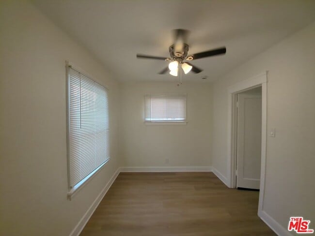 Building Photo - 4215 S Budlong Ave