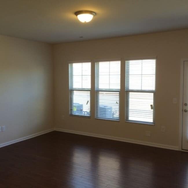 Building Photo - 111 Tuftin Dr