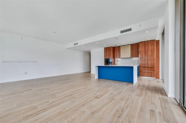 Building Photo - 2678 Tigertail Ave