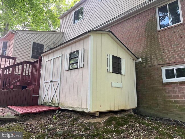 Building Photo - 6803 Dante Ct