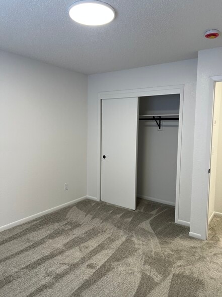 Building Photo - 5324 Jennifer Dr