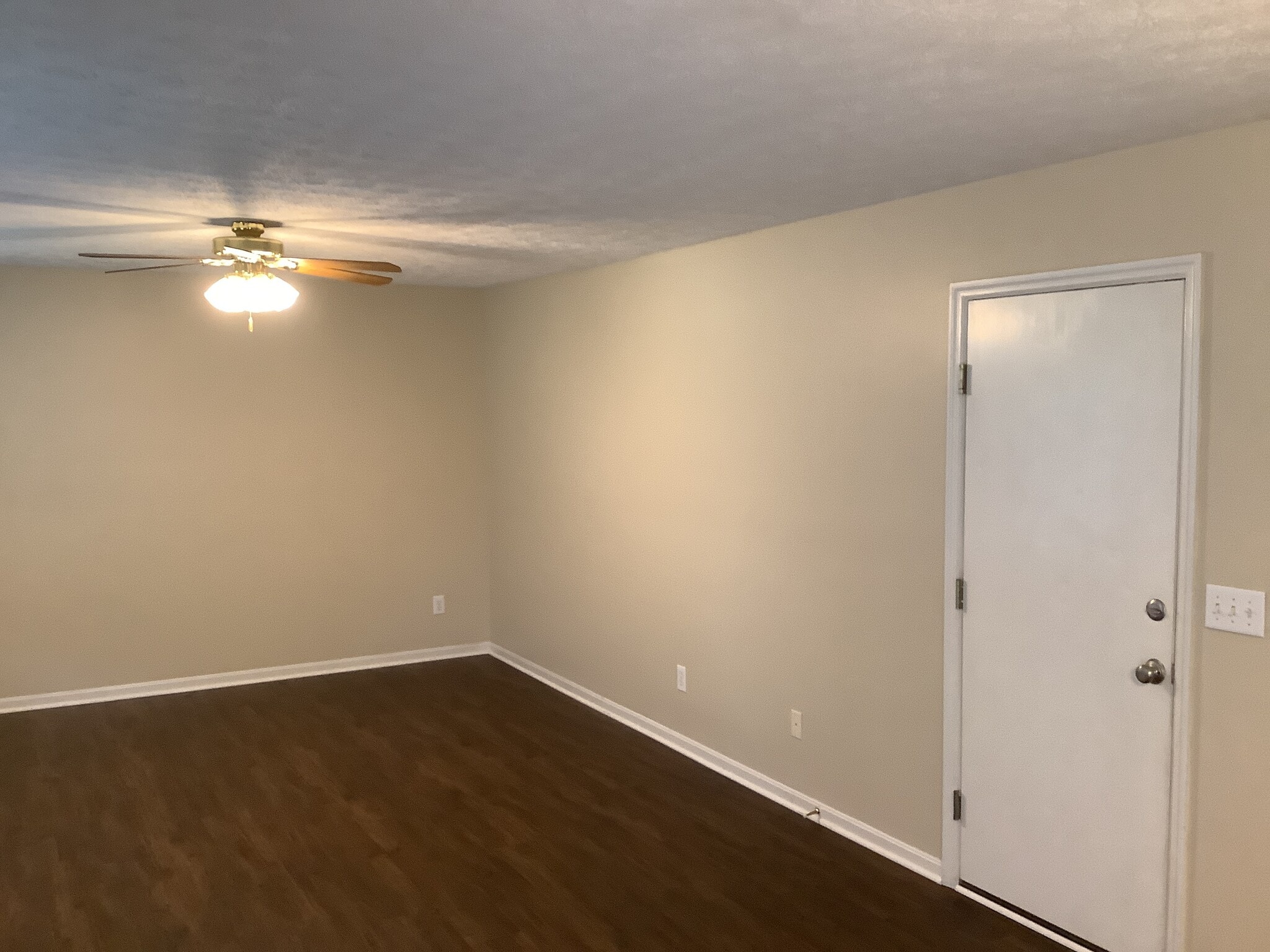 Building Photo - 557 Whispering Pines Pl