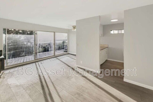 Building Photo - Sea Cliff Villa