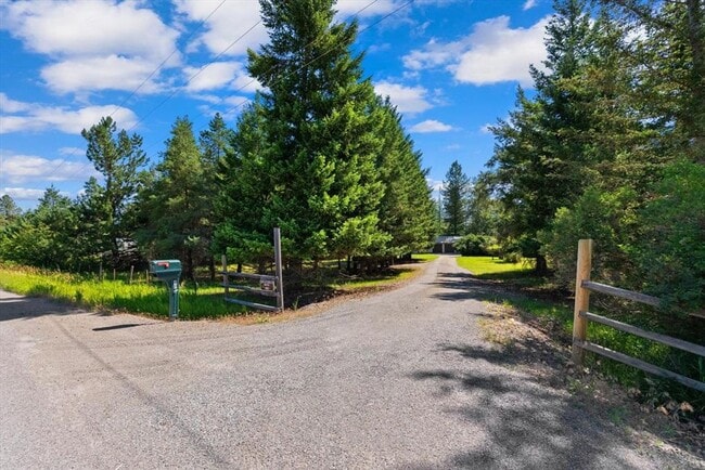 Building Photo - Incredible piece of Montana Paradise