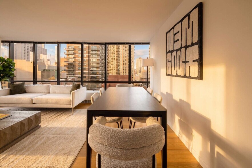 Building Photo - 525 E 72nd St