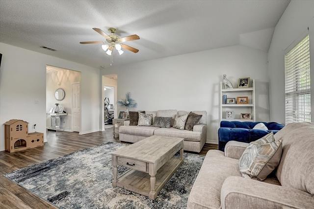 Building Photo - 1020 Savannah Dr