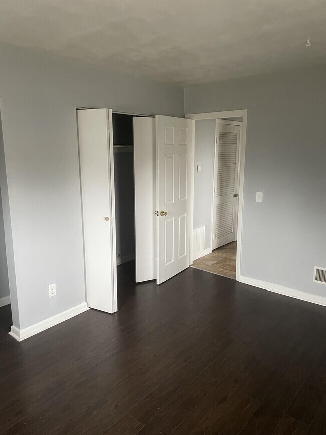 Building Photo - 1303 Chardon Ct