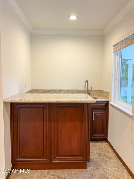 Building Photo - 5630 Hurford Ct