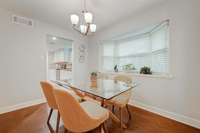 Building Photo - 742 Country Pl Dr